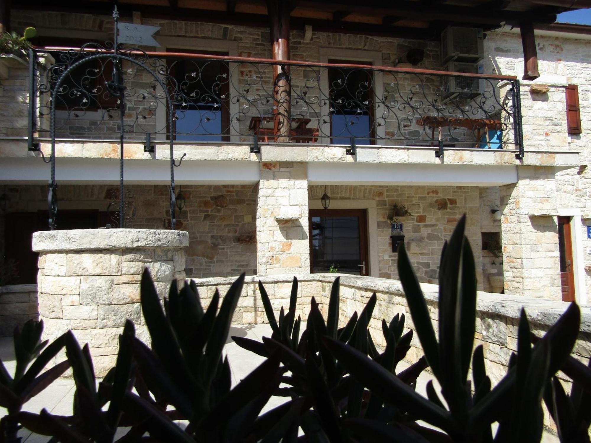 Villa Sartori Sarići Exteriör bild